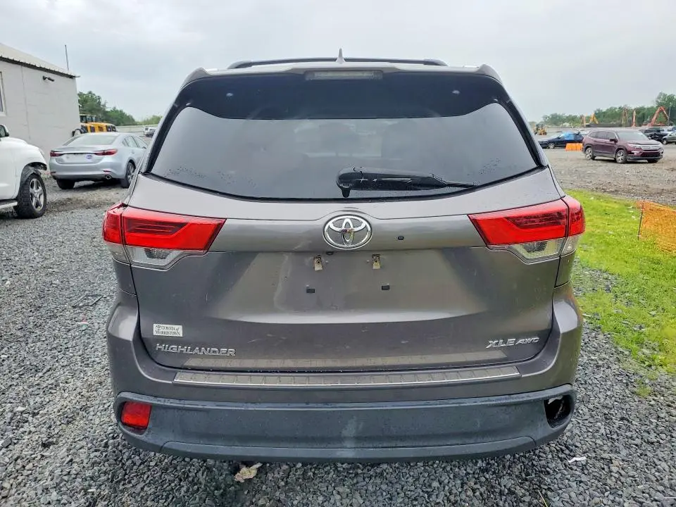 2018 TOYOTA HIGHLANDER XLE  