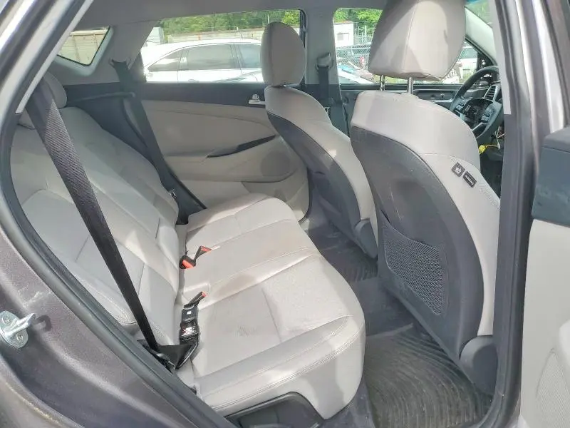 2021 HYUNDAI TUCSON SE  