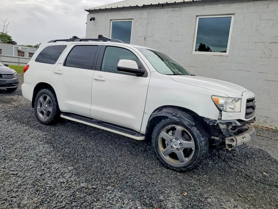 2010 TOYOTA SEQUOIA SR5  