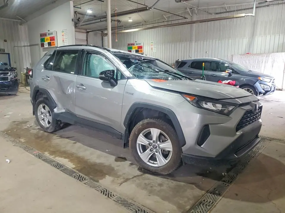 2020 TOYOTA RAV4 LE  
