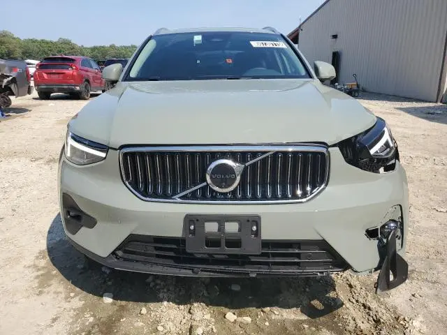 2025 VOLVO XC40 PLUS