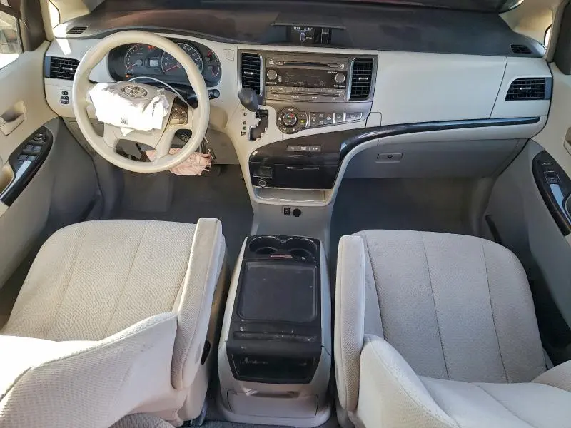 2014 TOYOTA SIENNA LE  