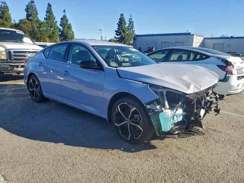 2024 NISSAN ALTIMA SR  