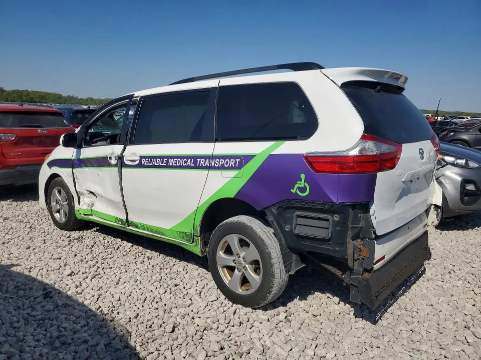 2015 TOYOTA SIENNA LE  
