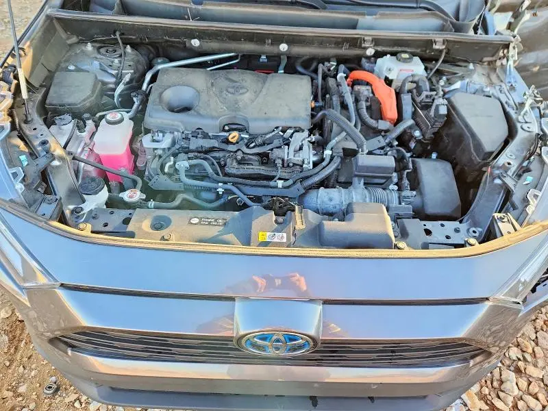 2021 TOYOTA RAV4 XLE  