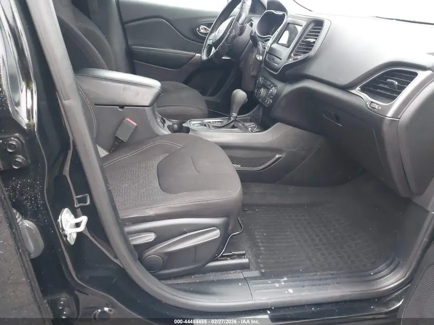 2020 JEEP CHEROKEE LATITUDE FWD