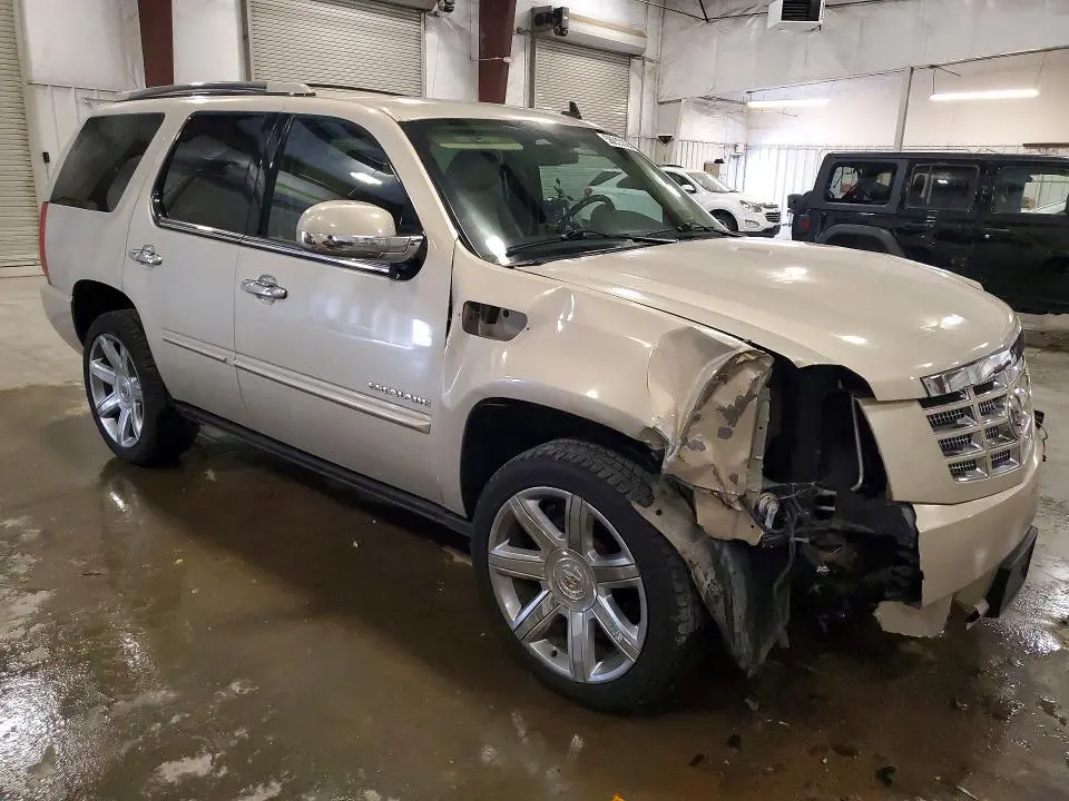 2011 CADILLAC ESCALADE PREMIUM  