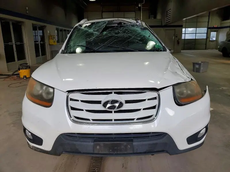 2011 HYUNDAI SANTA FE SE  