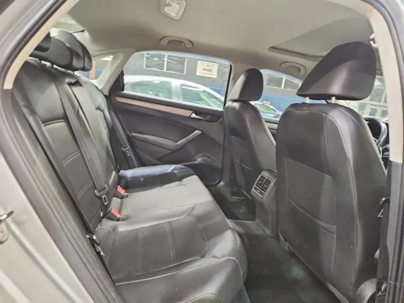 2014 VOLKSWAGEN PASSAT SE  