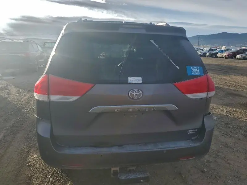 2011 TOYOTA SIENNA XLE  