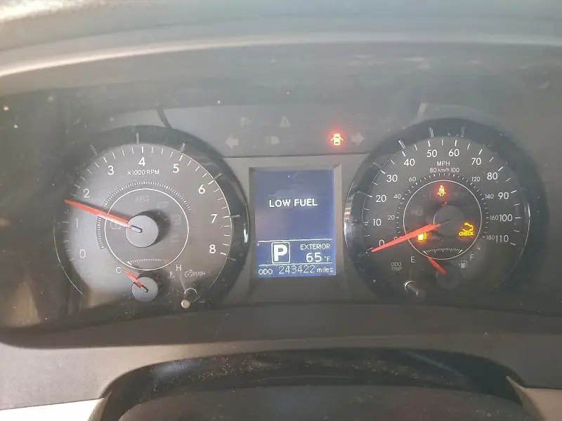 2015 TOYOTA SIENNA LE  