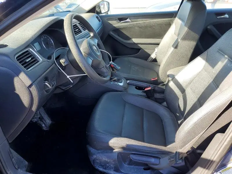 2012 VOLKSWAGEN JETTA SE  