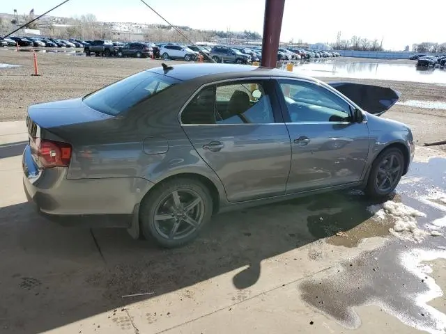2010 VOLKSWAGEN JETTA SE  