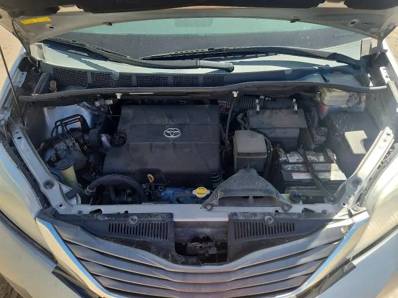 2013 TOYOTA SIENNA XLE 8-PASSENGER  