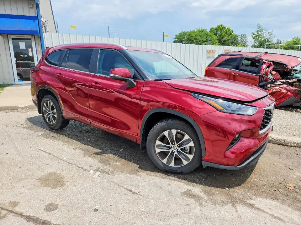 2025 TOYOTA HIGHLANDER XLE  
