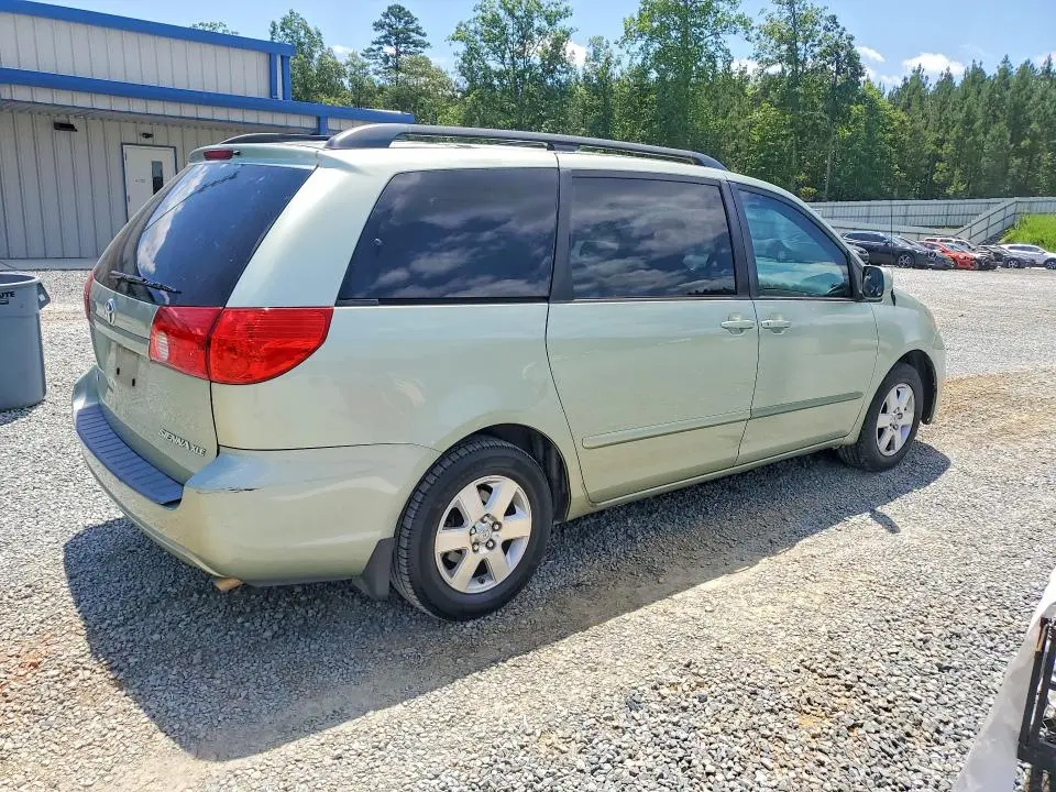2010 TOYOTA SIENNA XLE  