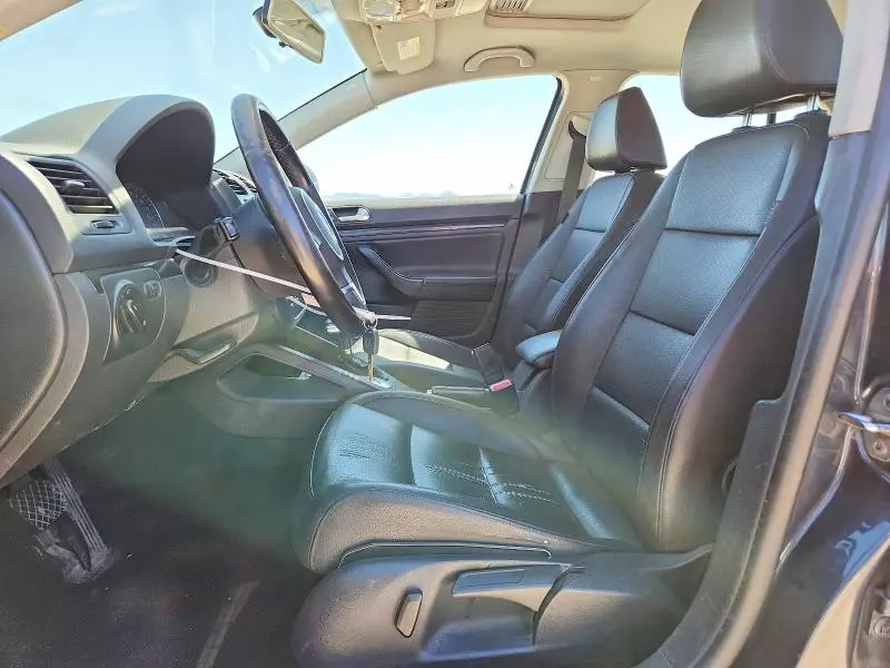 2010 VOLKSWAGEN JETTA SE  