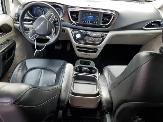 2020 CHRYSLER VOYAGER LXI  
