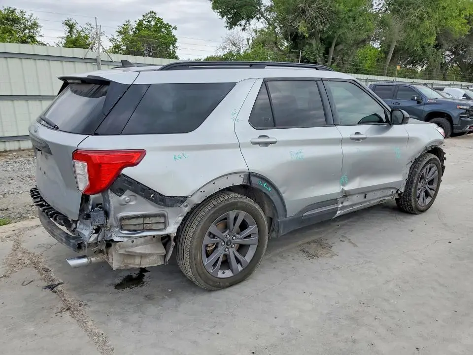 2022 FORD EXPLORER XLT  