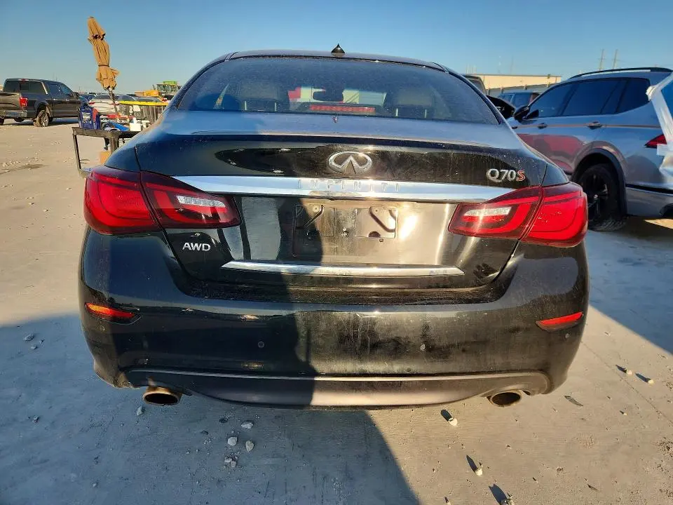 2015 INFINITI Q70 3.7  