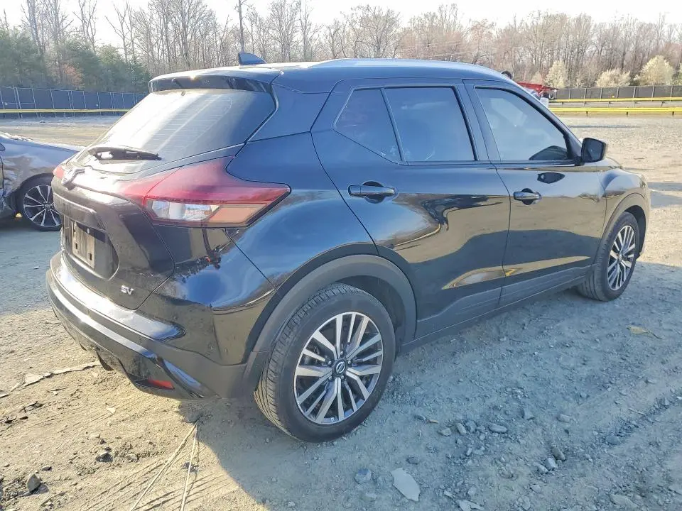 2021 NISSAN KICKS SV  