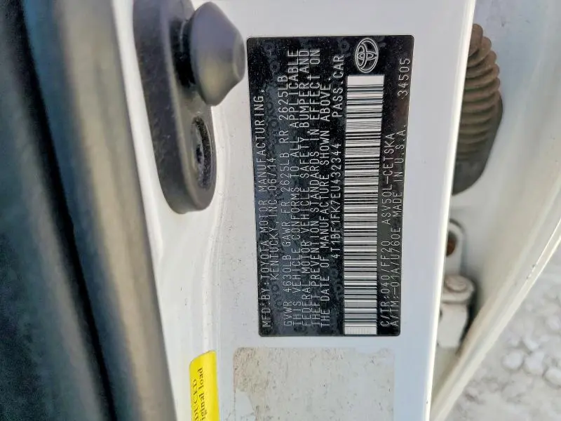 2014 TOYOTA CAMRY SE  