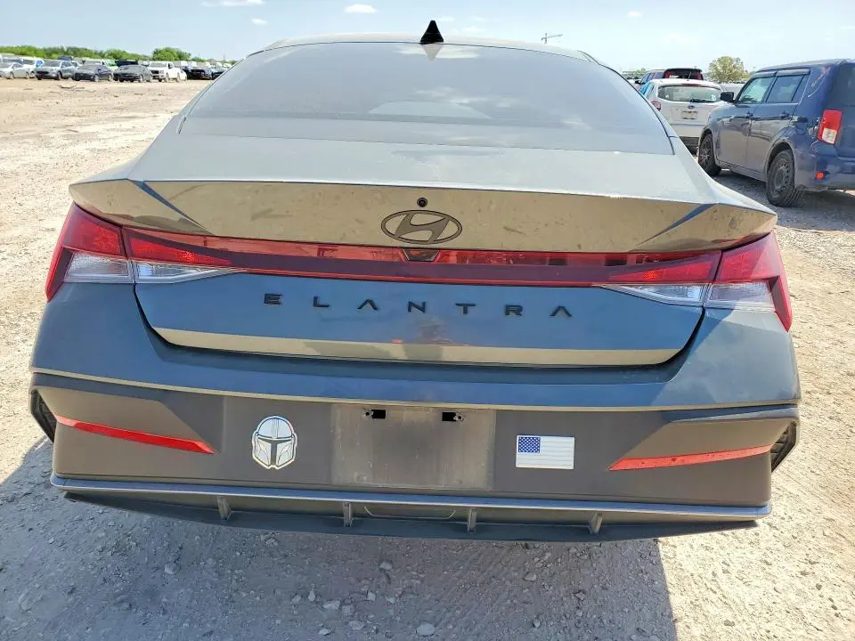 2024 HYUNDAI ELANTRA SE  
