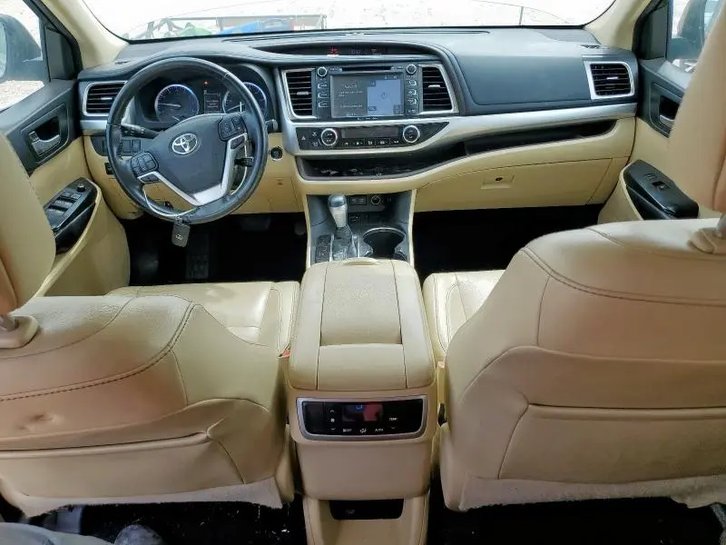 2018 TOYOTA HIGHLANDER SE  