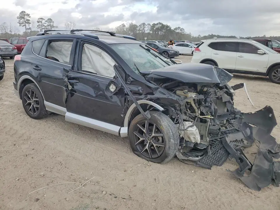 2016 TOYOTA RAV4 SE  