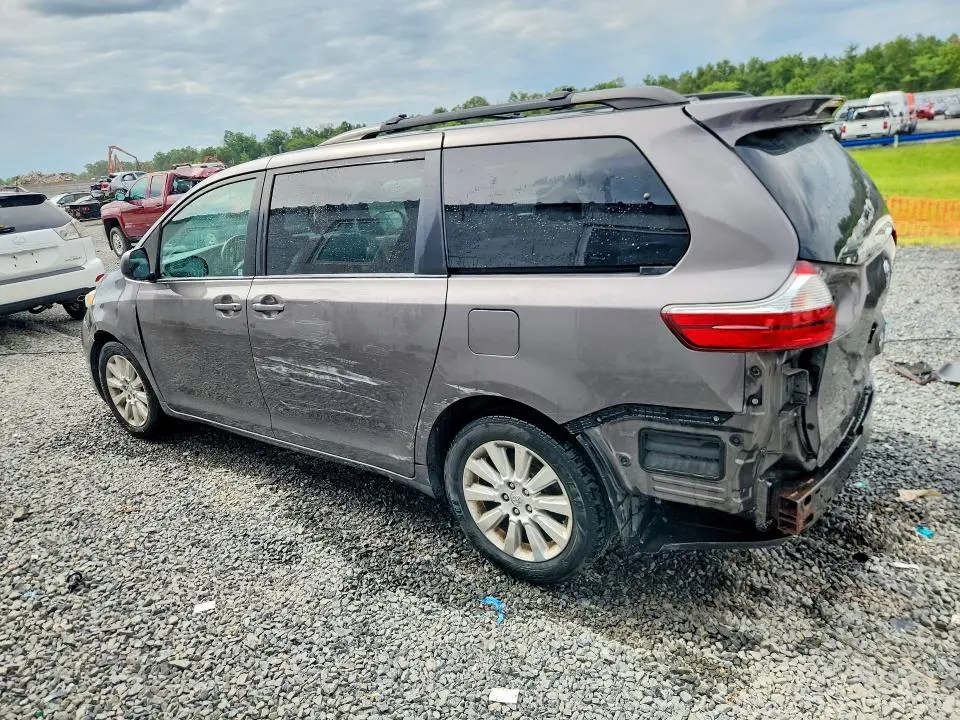 2015 TOYOTA SIENNA LE  