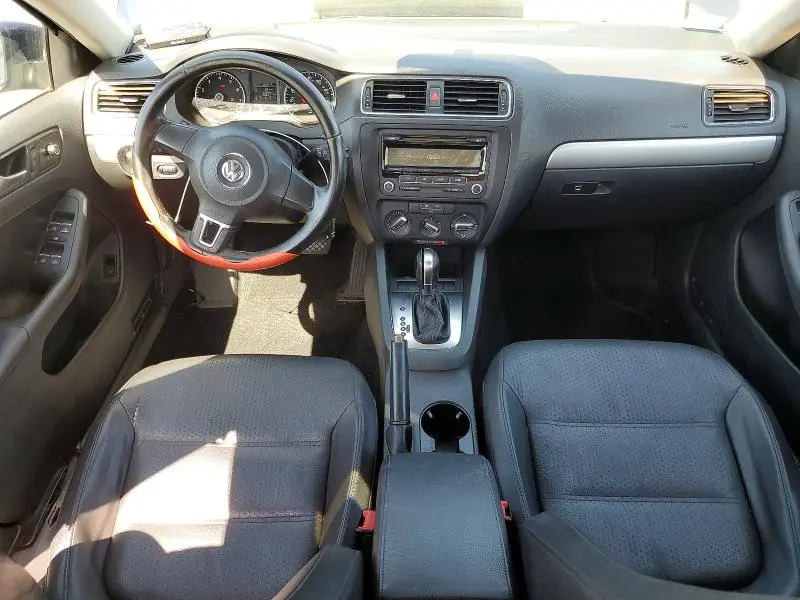 2013 VOLKSWAGEN JETTA SE  
