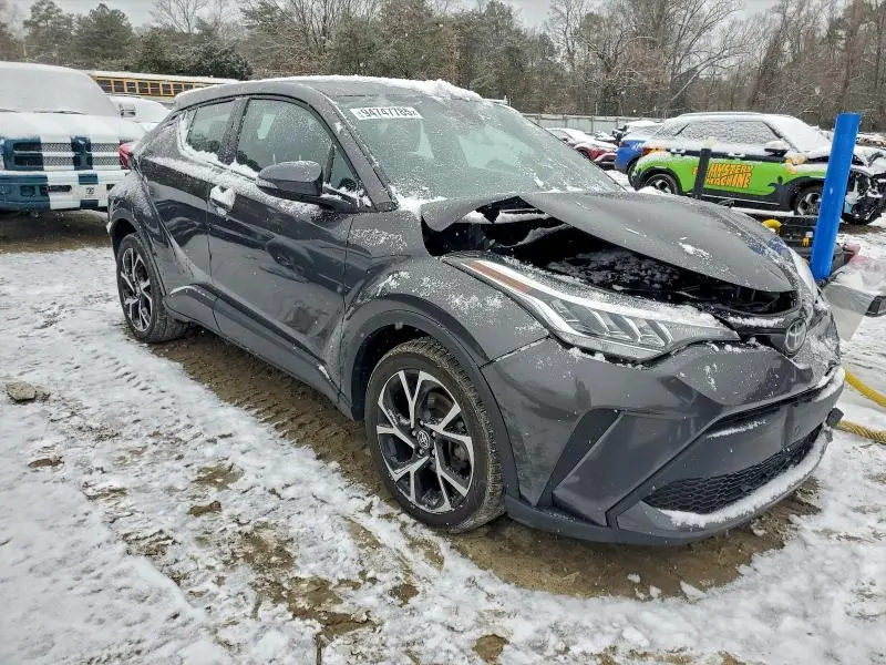 2022 TOYOTA C-HR XLE  