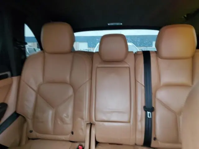 2016 PORSCHE CAYENNE   