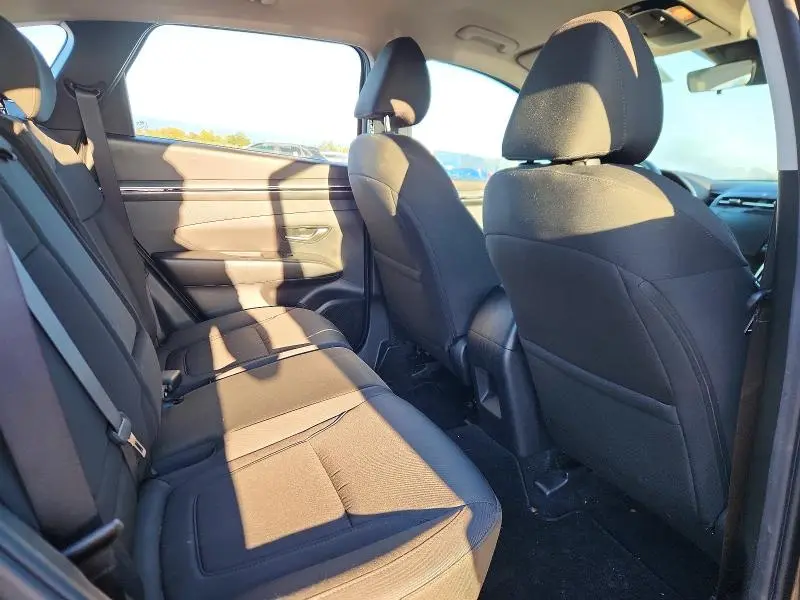 2022 HYUNDAI TUCSON SE  