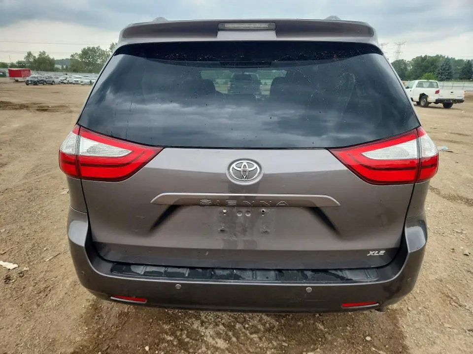 2015 TOYOTA SIENNA XLE PREMIUM 8-PASSENGER  