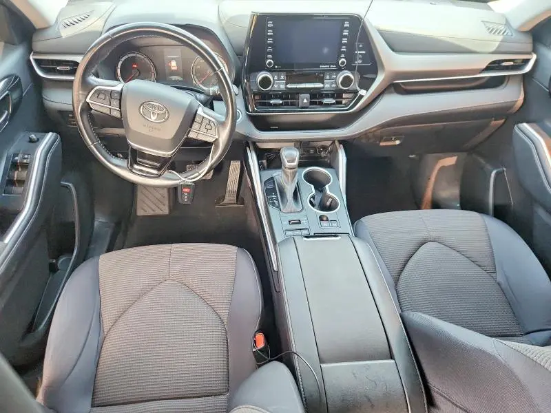 2021 TOYOTA HIGHLANDER LE  