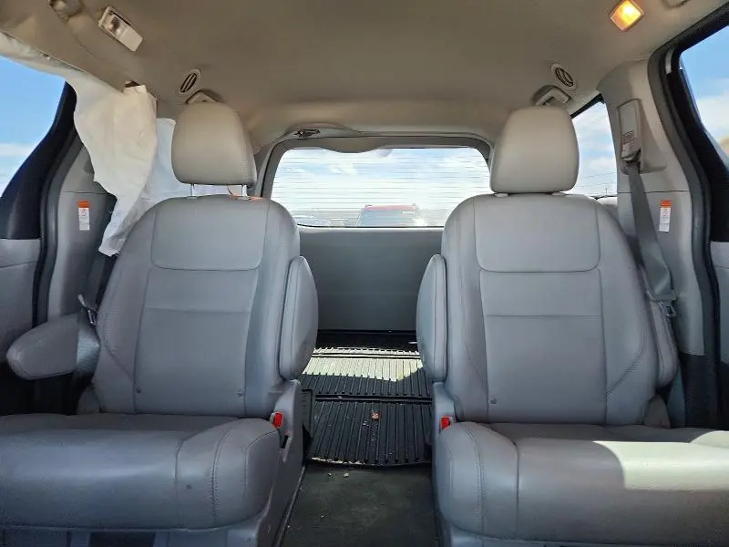 2017 TOYOTA SIENNA XLE PREMIUM 7-PASSENGER  