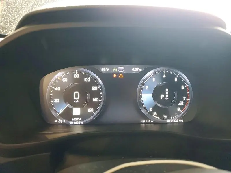 2020 VOLVO XC40 T5 MOMENTUM  