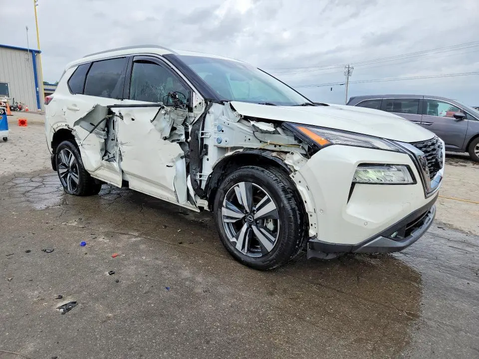 2022 NISSAN ROGUE SL  