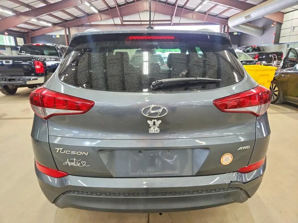 2017 HYUNDAI TUCSON SE  