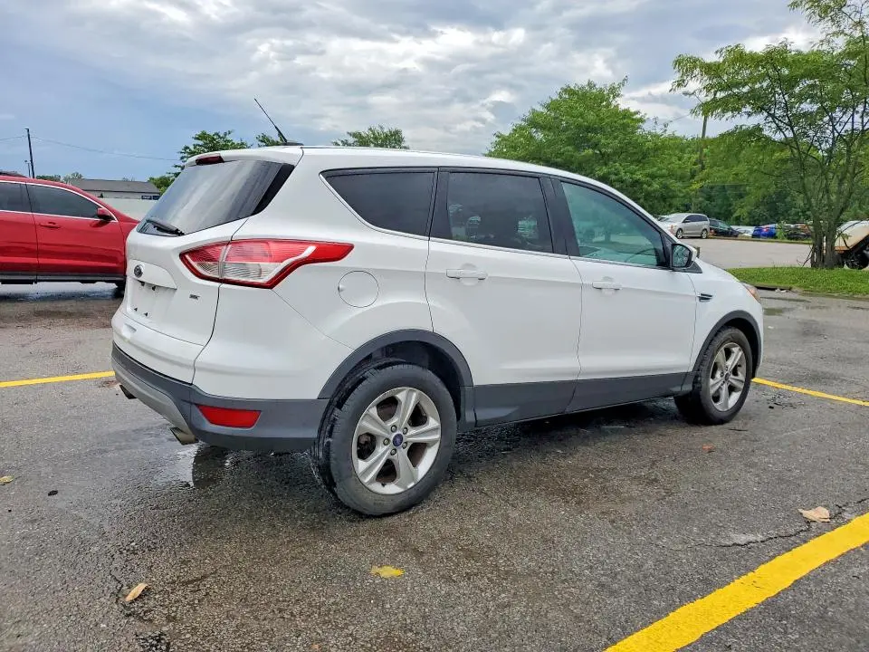 2016 FORD ESCAPE SE  
