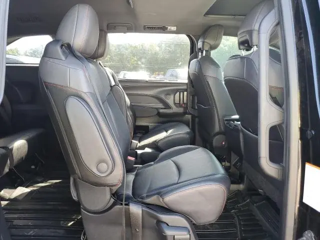 2023 TOYOTA SIENNA XSE