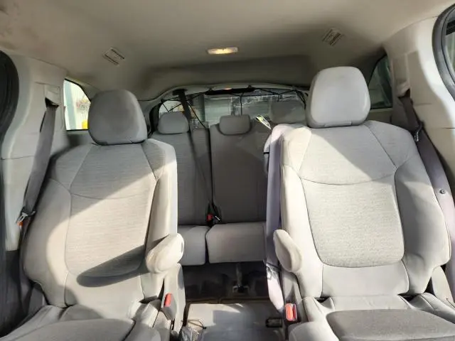 2021 TOYOTA SIENNA LE  