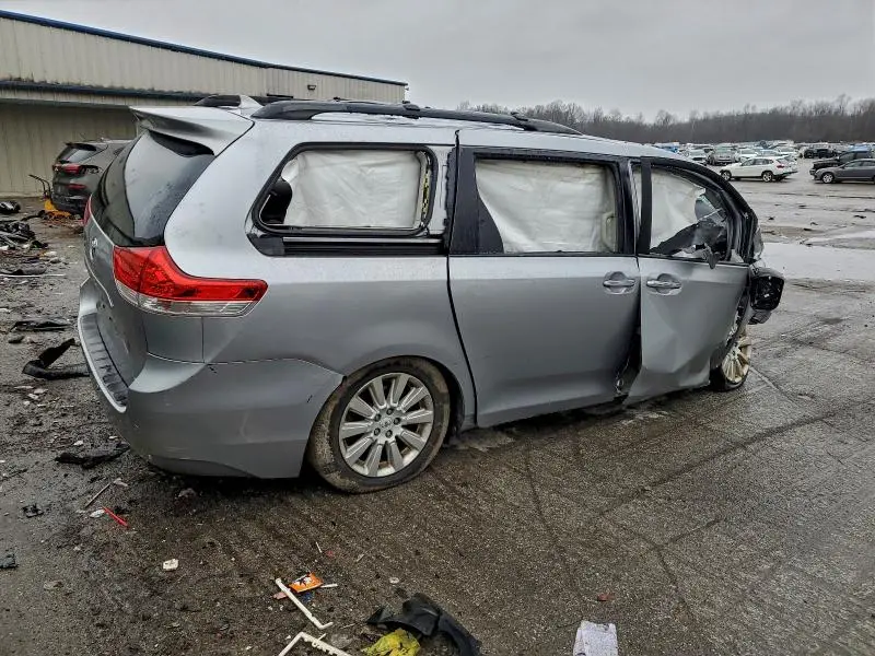 2012 TOYOTA SIENNA XLE  