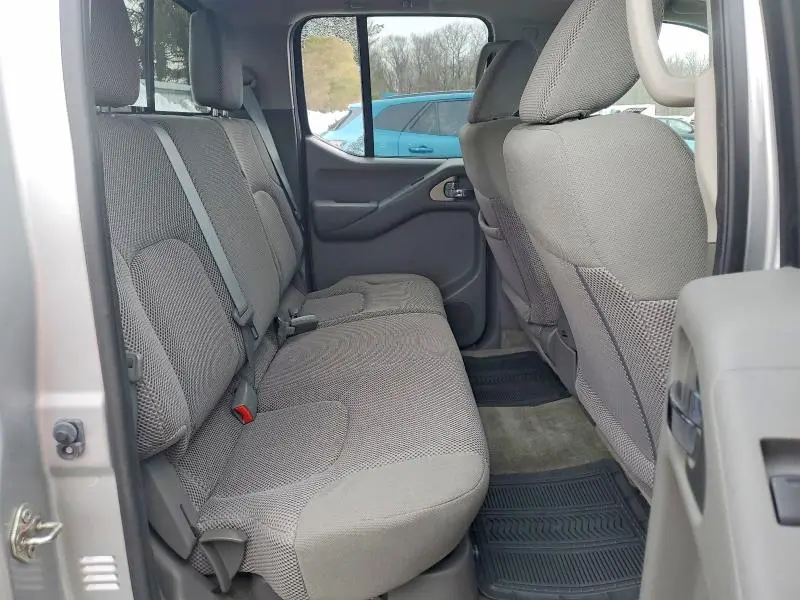 2017 NISSAN FRONTIER SV  