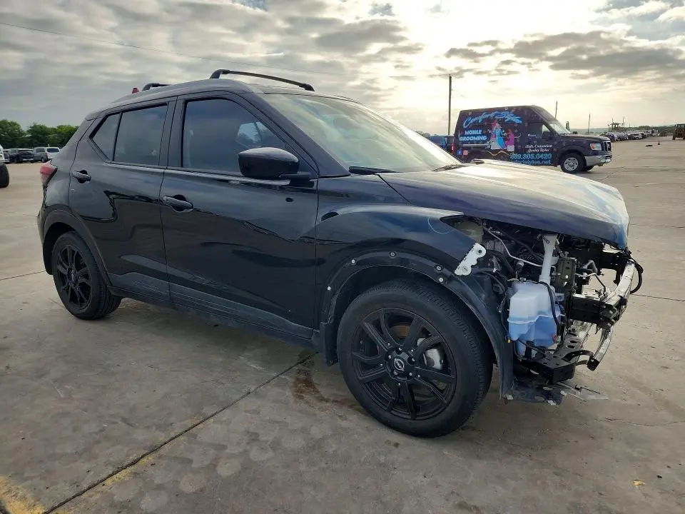 2023 NISSAN KICKS SV  