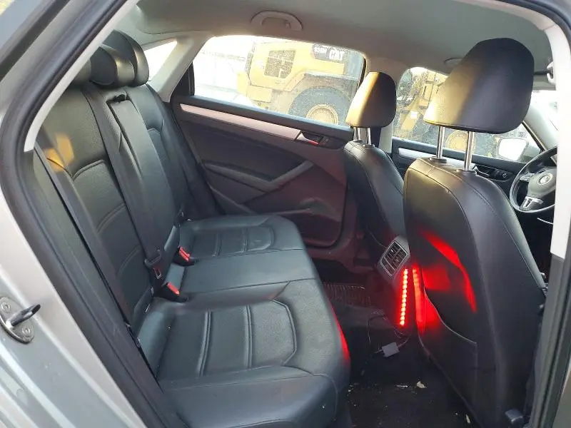2013 VOLKSWAGEN PASSAT SE  
