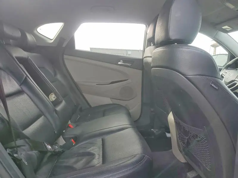 2021 HYUNDAI TUCSON SE  