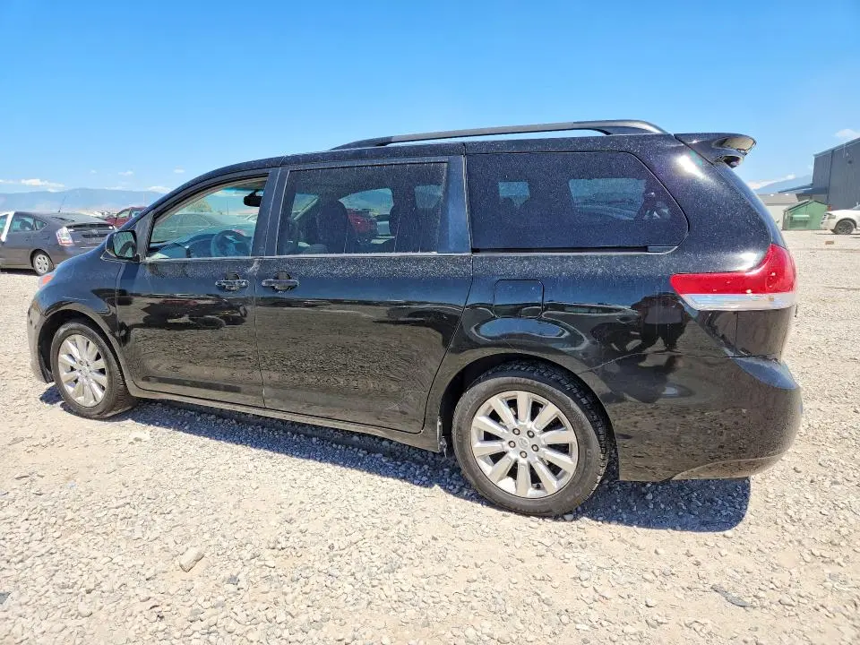 2012 TOYOTA SIENNA LE  