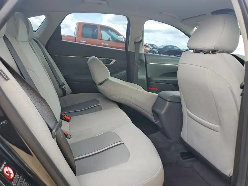 2022 HYUNDAI SONATA SE  